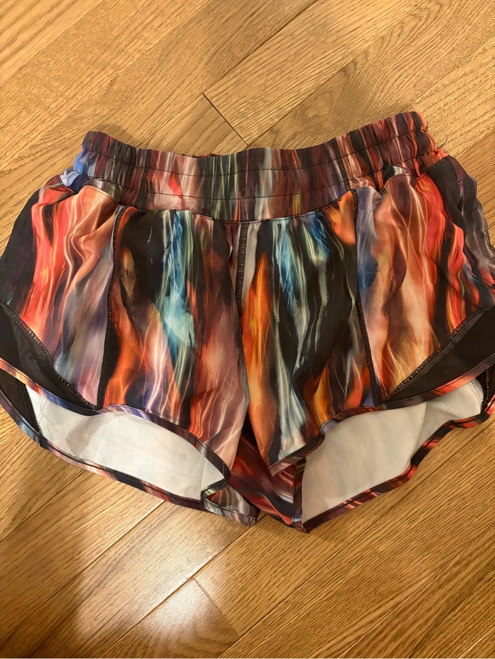 lululemon hotty hot shorts 2.5 size 4